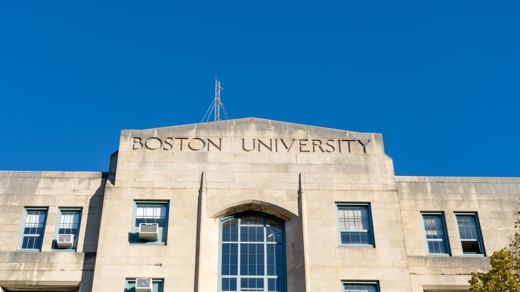 Boston University pausiert Entfernung von Pride-Flaggen