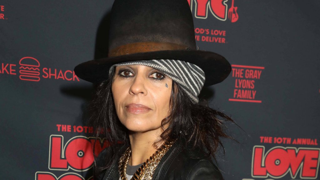 Linda Perry ruft queere Menschen zum Widerstand auf