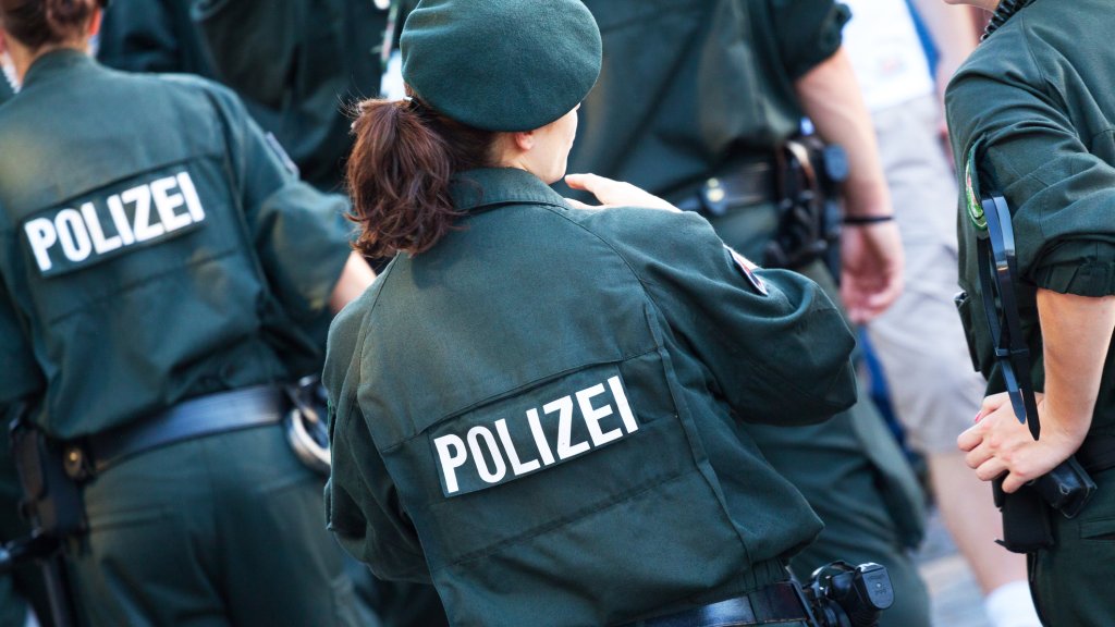 NRW: Neonazi-Wohnungen nach CSD-Angriffen durchsucht