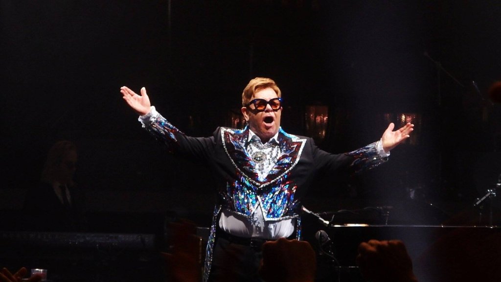 Elton John startet Pride-Podcast mit LGBTIQ+-Ikonen