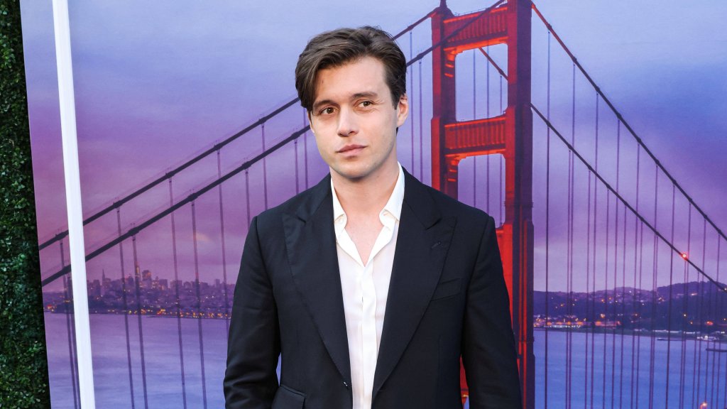 Nick Robinsons Nacktszene macht Netflix-Romcom zum Hit