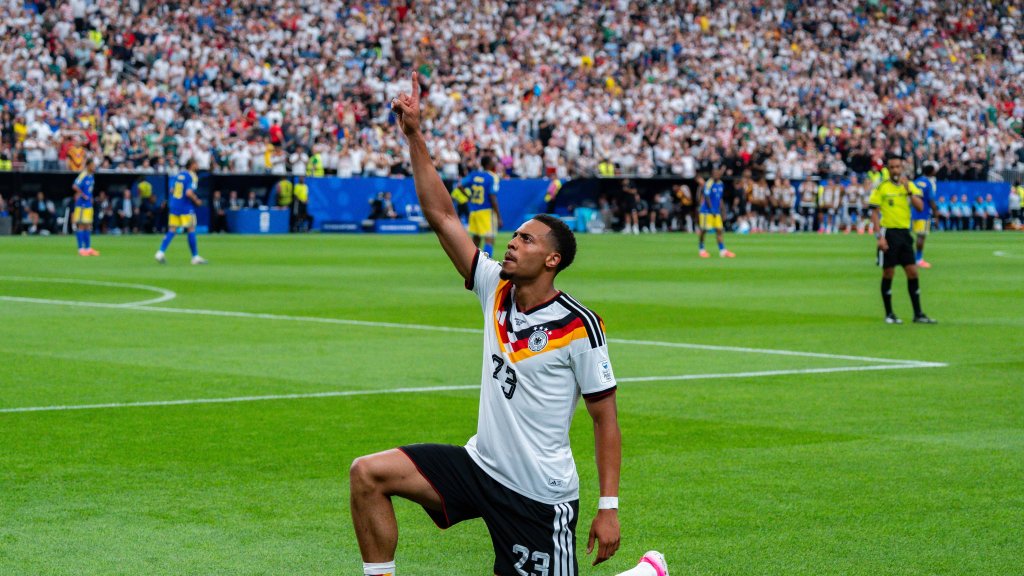 Queer Fussball Fanclubs fordert DFB-Klarstellung zu Nmecha