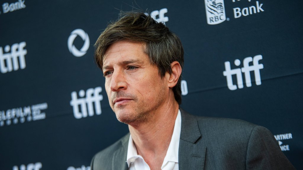 Neuer Blick auf Simon Rex