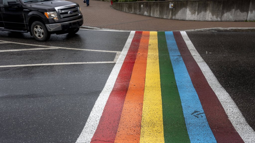 Regenbogenstreifen beschädigt