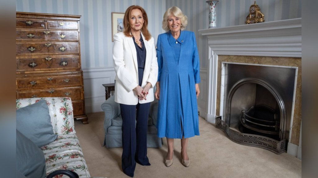 Königin Camilla: Treffen mit transfeindlicher Autorin J.K. Rowling sorgt für Empörung