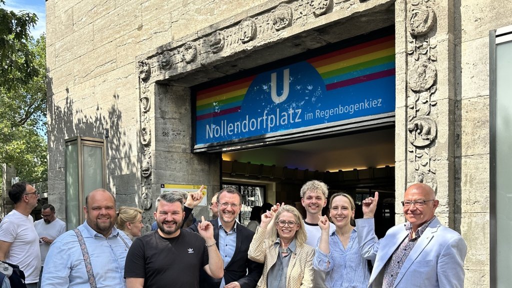 Nollendorfplatz heißt jetzt offiziell „im Regenbogenkiez“