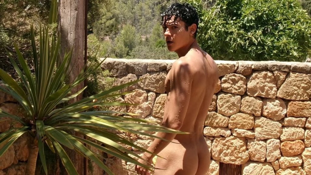Omar Rudberg komplett nackt
