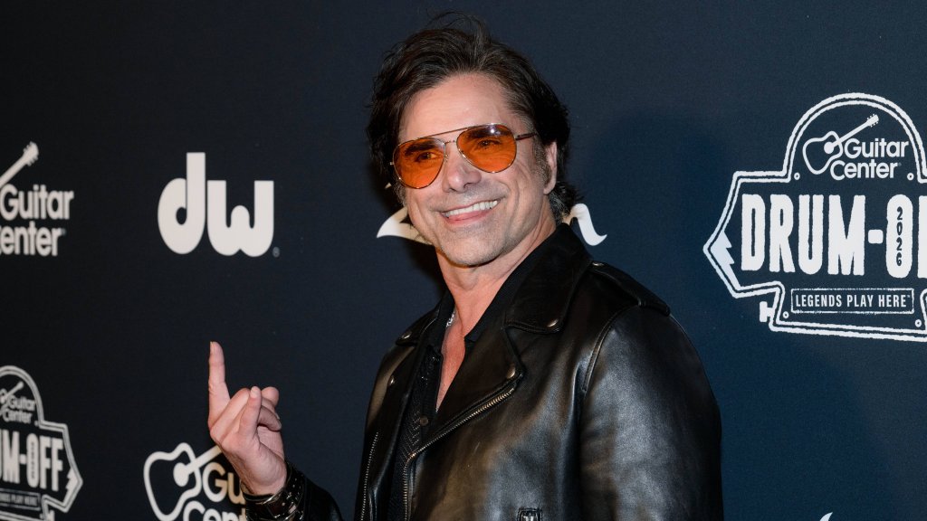John Stamos sehr freizügig