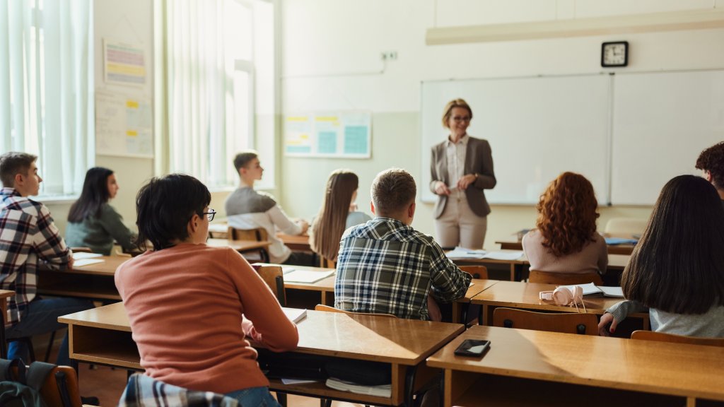 Lehrer und LGBTIQ+-Schüler