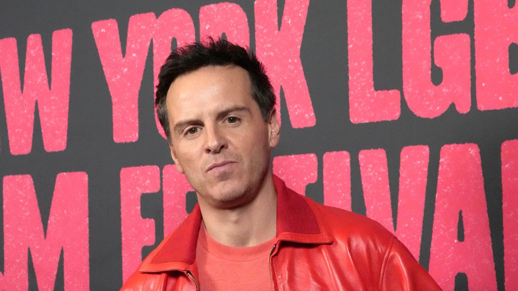 Andrew Scott in roter Lederjacke bei einer Elsinore-Vorführung beim NewFest in New York