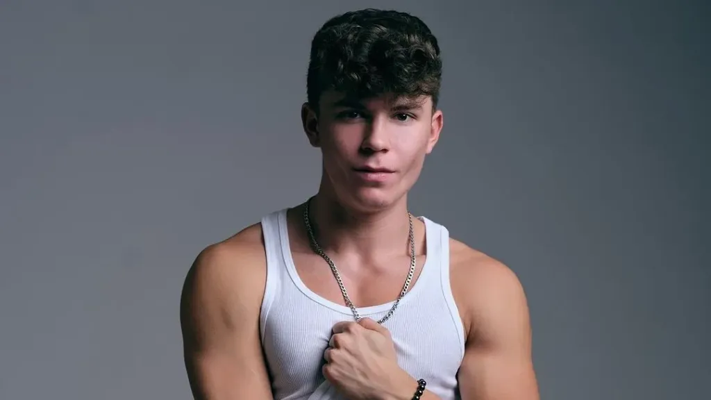 Pornostar Drake Von feiert 