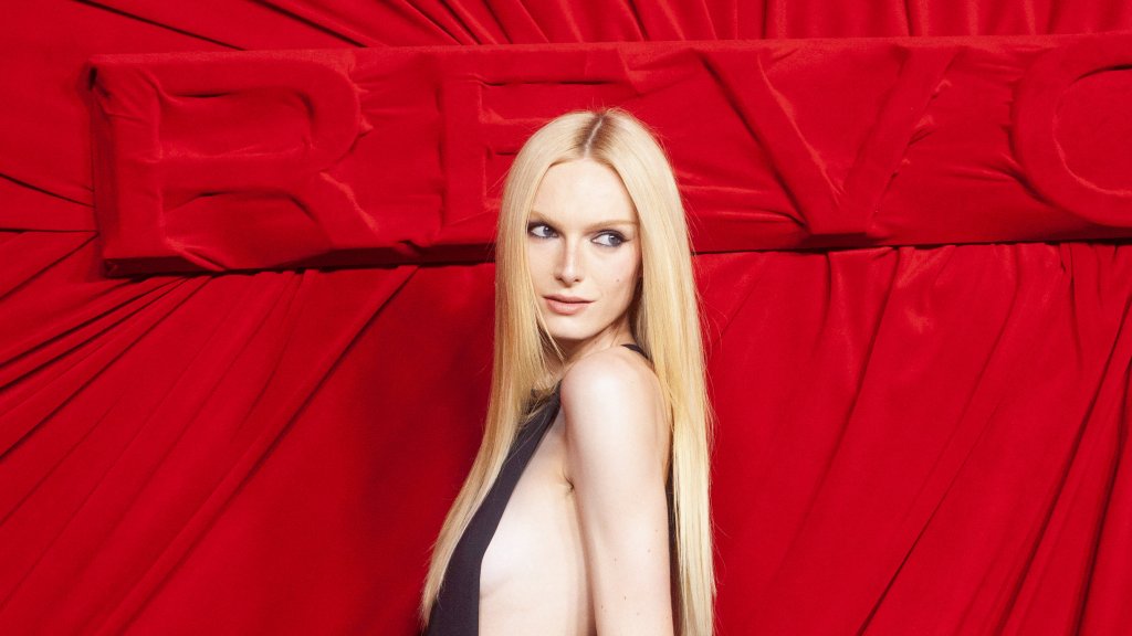 Alex Consani beim Revolve-Photocall in Paris am 29. September 2026 – Archivaufnahme.