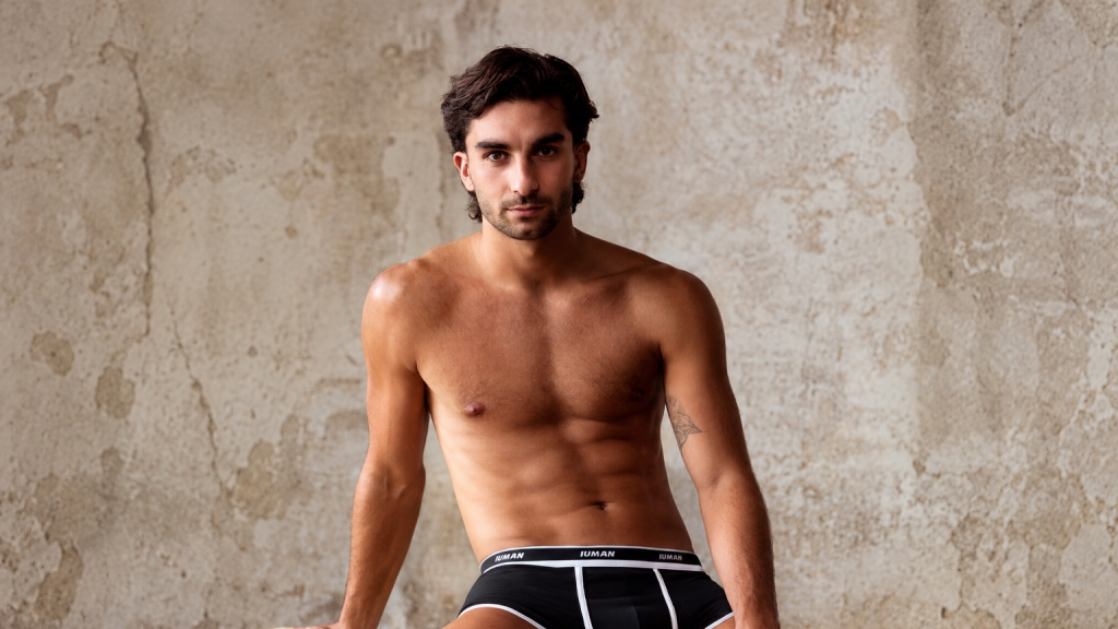 Ferran Torres leicht bekleidet