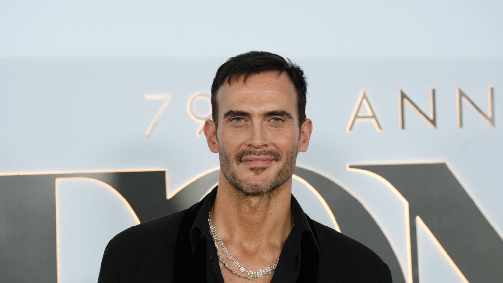 Cheyenne Jackson hilft Kollegen