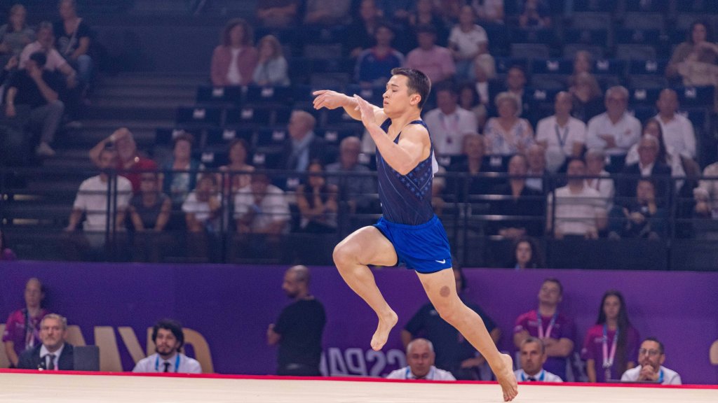 Cooper Kim holt Gold
