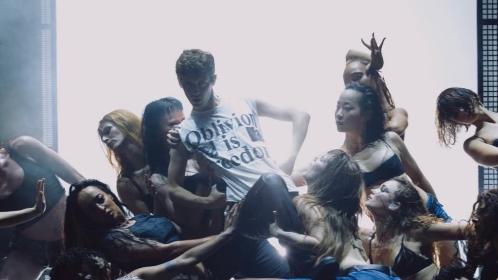 Troye Sivan heizt Fans ein