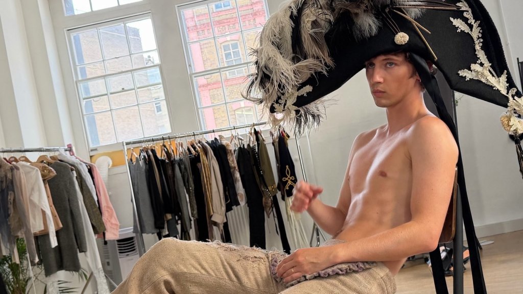 Troye Sivan zeigt Gefühle