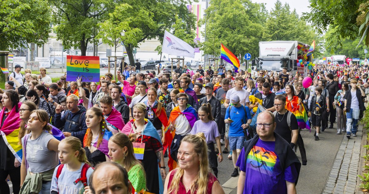 Rechter Aufmarsch beim CSD 90 Extremisten beim Pride in Dresden
