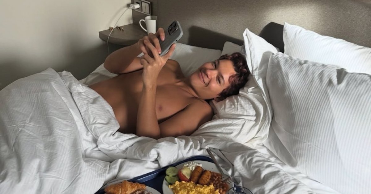 Neue-Liebe-bei-Omar-Rudberg-Heimliche-Beziehung-mit-Young-Royal-Co-Star-Edvin-Ryding-