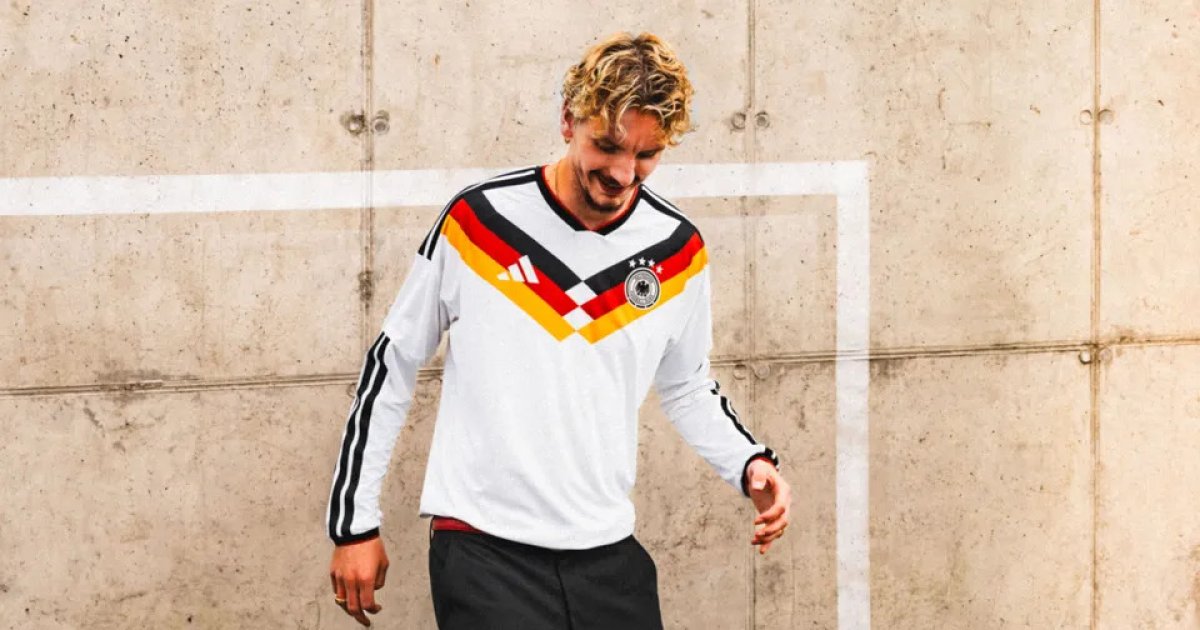 Moderne-Renaissance-im-Fu-ball-Harald-Gl-ckler-lobt-neues-Nationalmannschaftstrikot