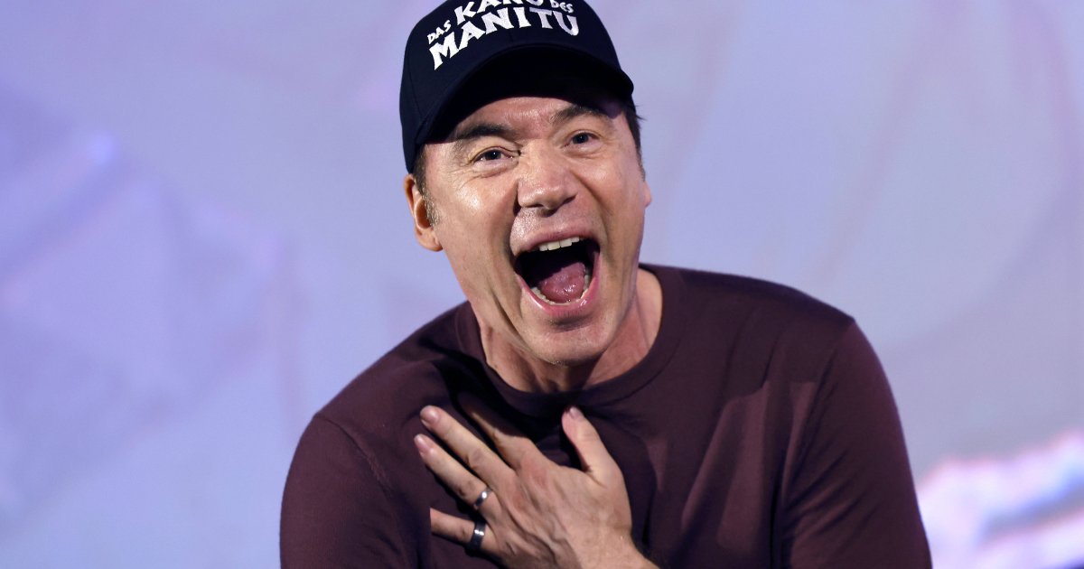 Lachen-als-Br-cke-gegen-Hass-Ehren-Bambi-Bully-macht-Gesellschaft-Mut