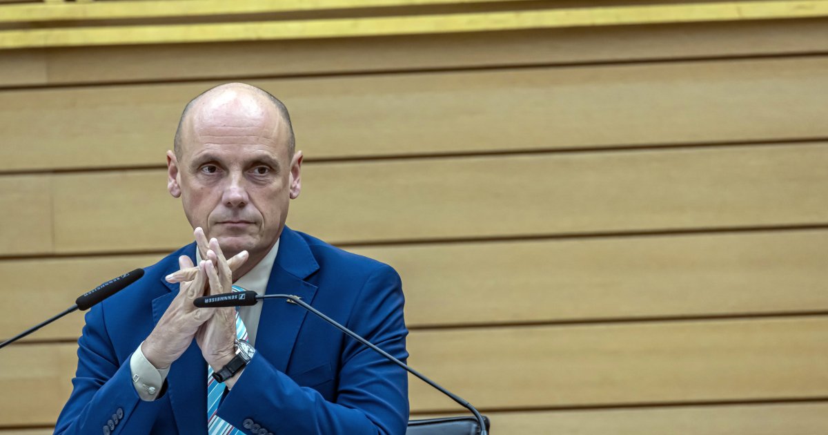 Nach-Hakenkreuz-Skandal-Landtag-Daniel-Born-stimmt-erneut-bei-AfD-Nominierung-ab