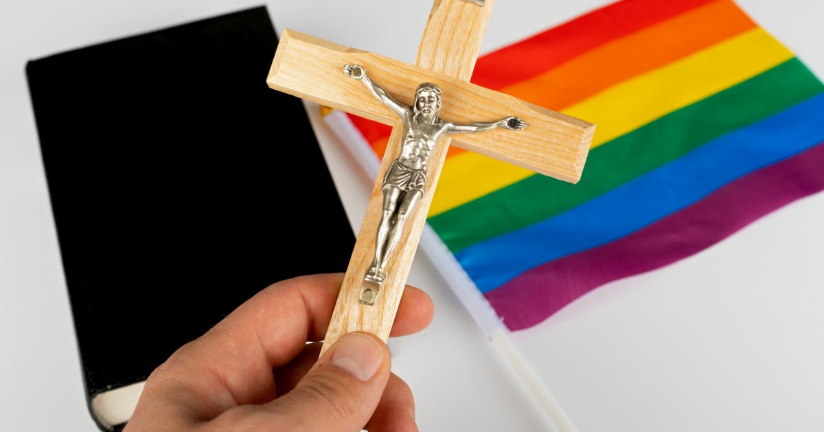 Gottesdienst-mit-Pride-Flagge-Kontroverse-in-Sivilla-um-Akt-der-Inklusion
