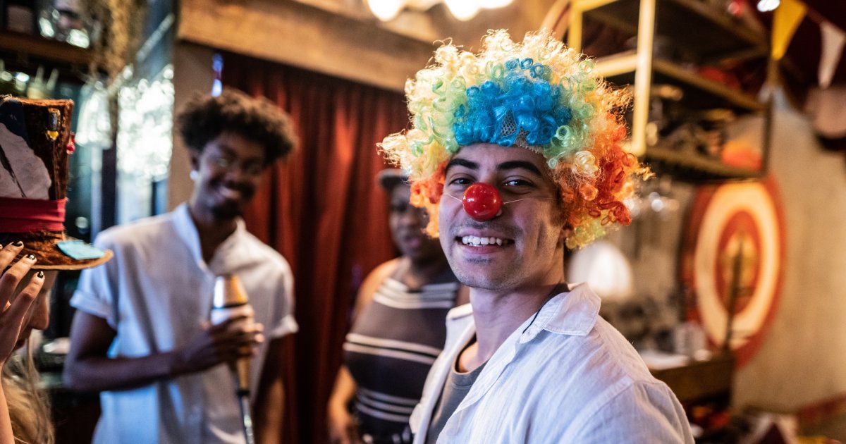 Razzia-bei-Kost-mparty-Statt-russischen-LGBTIQ-Menschen-waren-nur-Clowns-vor-Ort