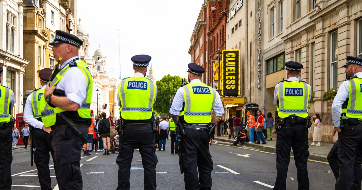 Homophobie-bei-den-Bobbys-Die-Metropolitan-Police-k-mpft-noch-immer-mit-Hass