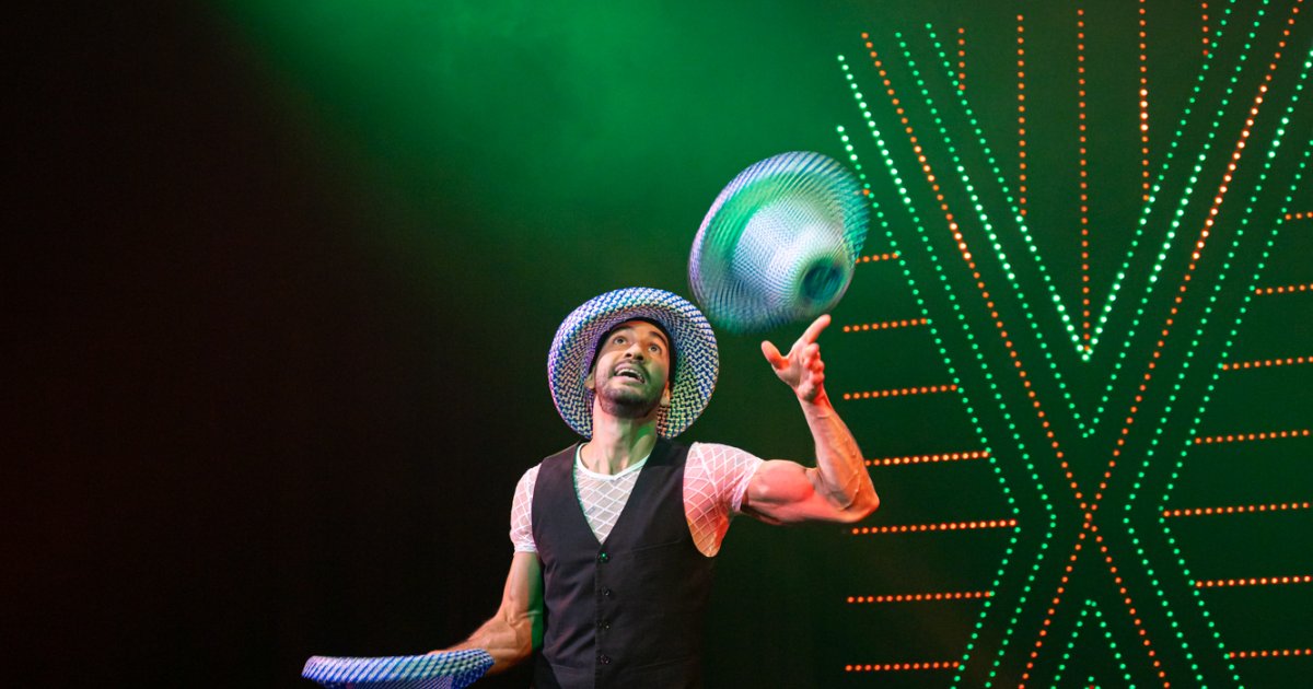 Playback-im-GOP-Kaiserpalais-Variet-zwischen-LipSync-und-Akrobatik