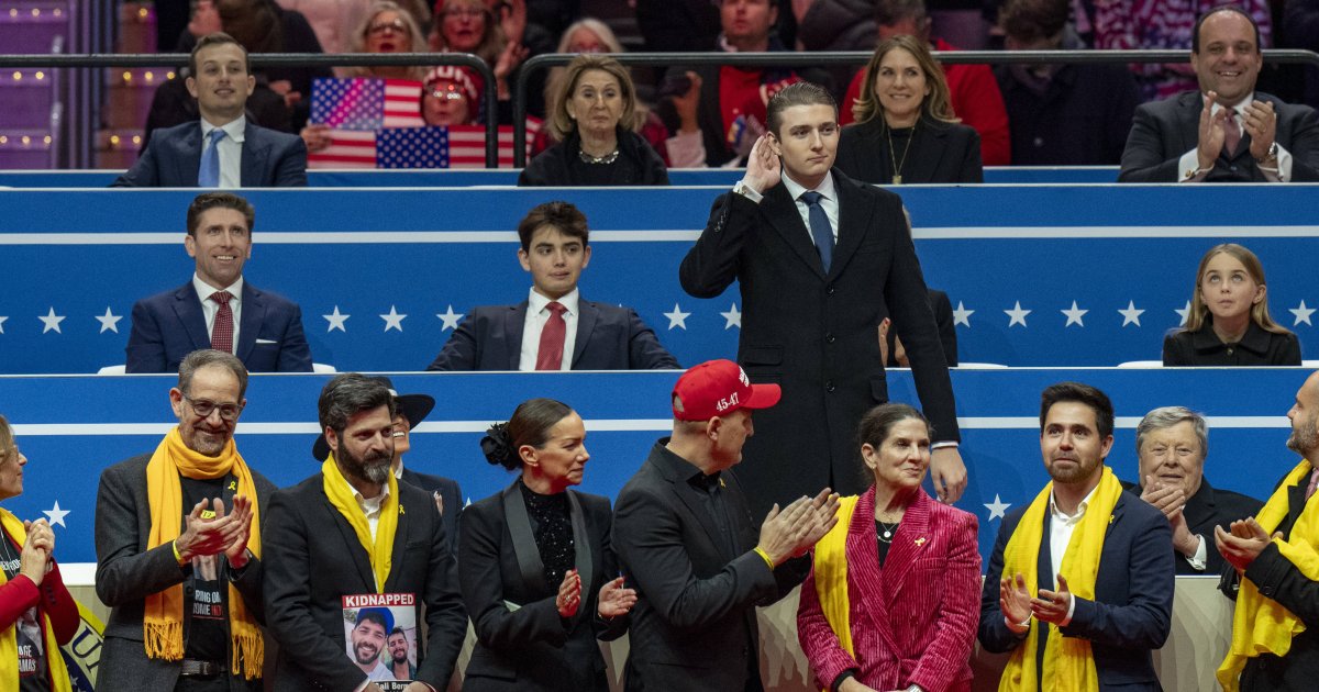 Homo-und-frauenfeindlich-Barron-Trump-nimmt-an-Zoom-Call-mit-Tate-Br-dern-teil