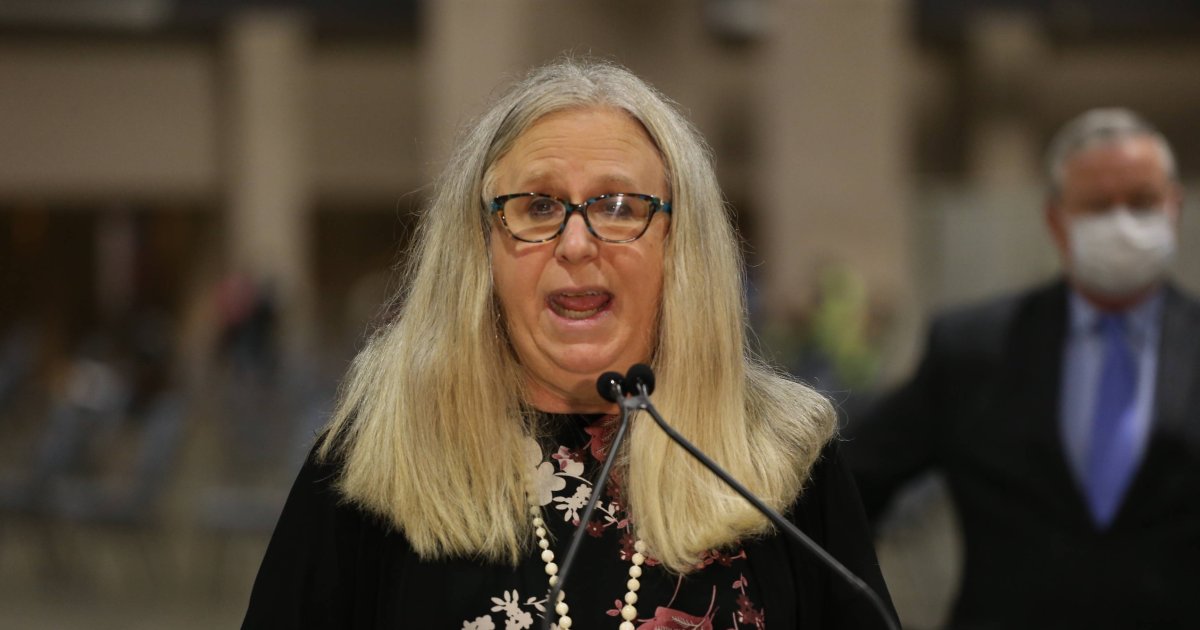 Eklat-um-Rachel-Devine-Kleingeistige-Aktion-rund-um-Deadname-Bezeichnung