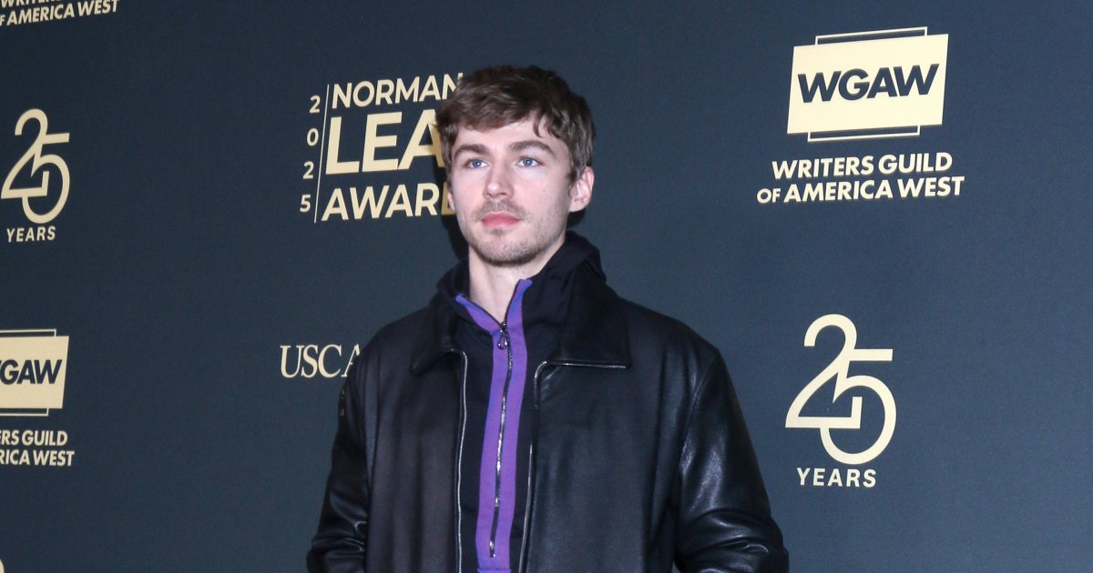 Karrierekick-bei-Miles-Heizer-Erinnerungen-an-hei-e-Boots-Dreharbeiten