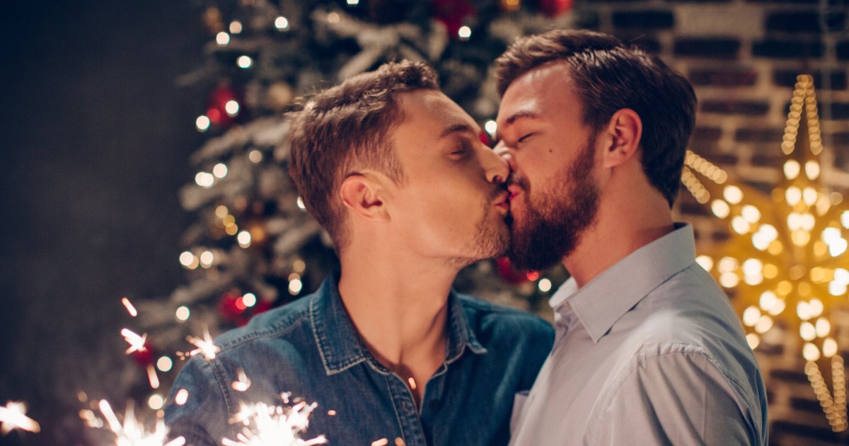 Flirt-auf-der-Weihnachtsfeier-Wie-sinnvoll-ist-ein-sexuelles-Abenteuer-unter-Kollegen-