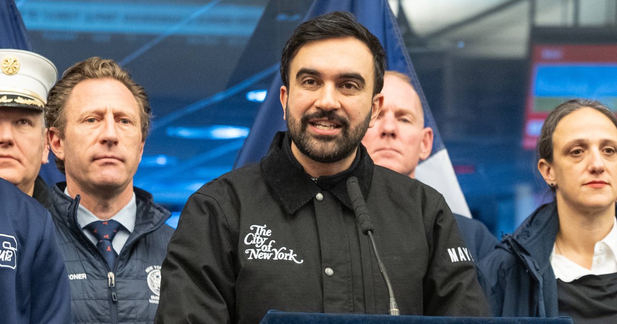 Schwuler-Roman-als-Empfehlung-NY-Wintersturm-B-rgermeister-r-t-zu-Heated-Rivalry-Buch