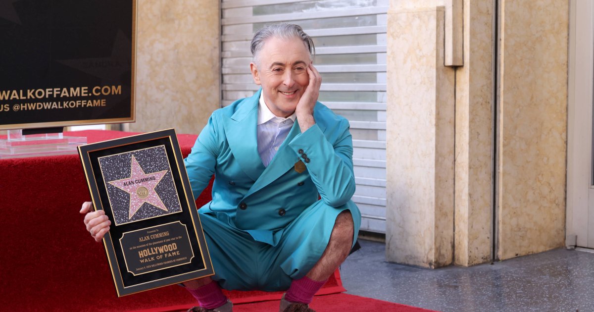 Gl-nzender-Triumph-in-T-rkis-Queer-Ikone-Alan-Cumming-erh-lt-Walk-of-Fame-Stern