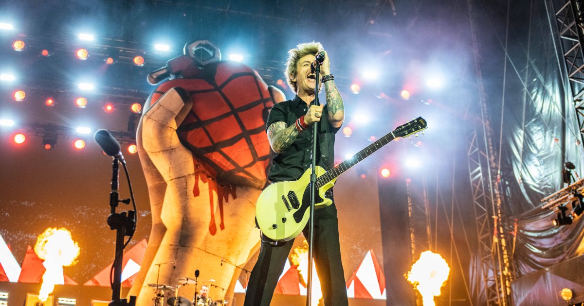 Green-Day-beim-Super-Bowl-ffentliches-Statement-f-r-LGBTIQ-zusammen-mit-Bad-Bunny-
