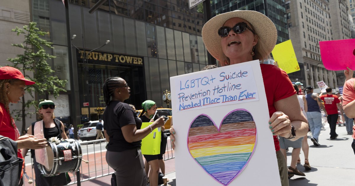 Spende-an-LGBTIQ-Hilfsverein-Geld-f-r-einzigen-Krisenverein-f-r-queere-US-Jugendliche