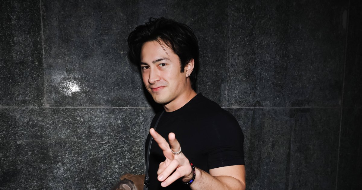 Williams-auf-dem-Laufsteg-Heated-Rivalry-Star-besteht-Einsatz-als-Model-bravour-s