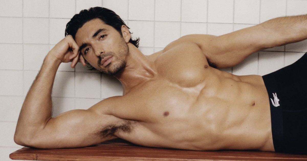 Taylor-Zakhar-Perez-Royal-Blue-Star-als-Unterw-schemodel