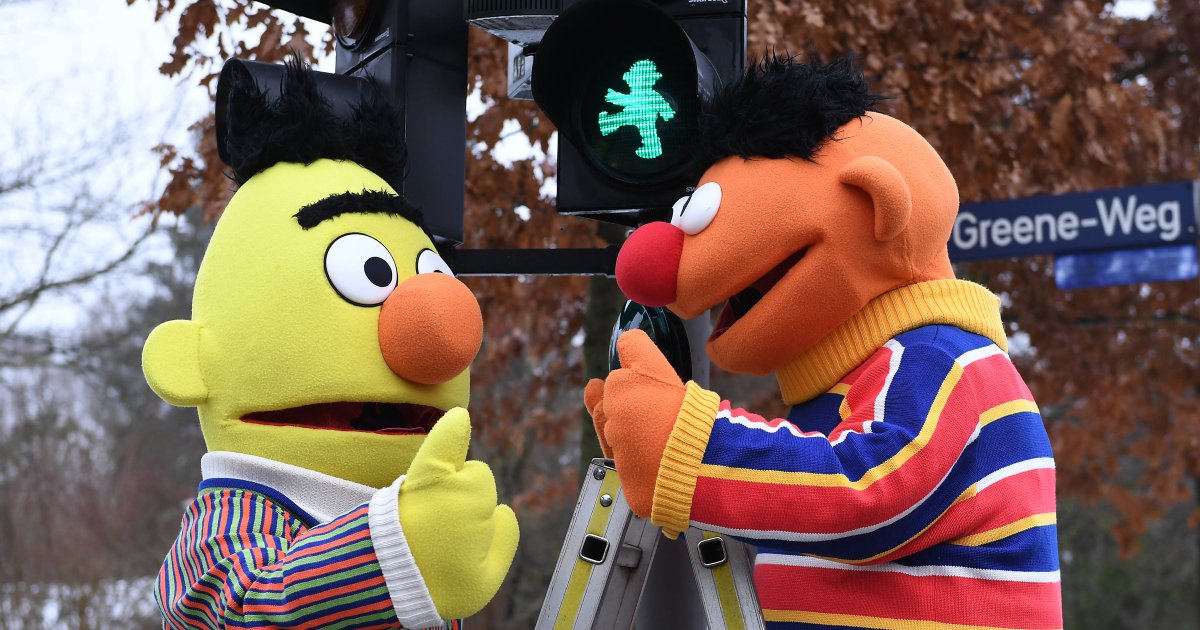 Ernie-und-Bert-Sesamstra-enfiguren-als-Ampelzeichen