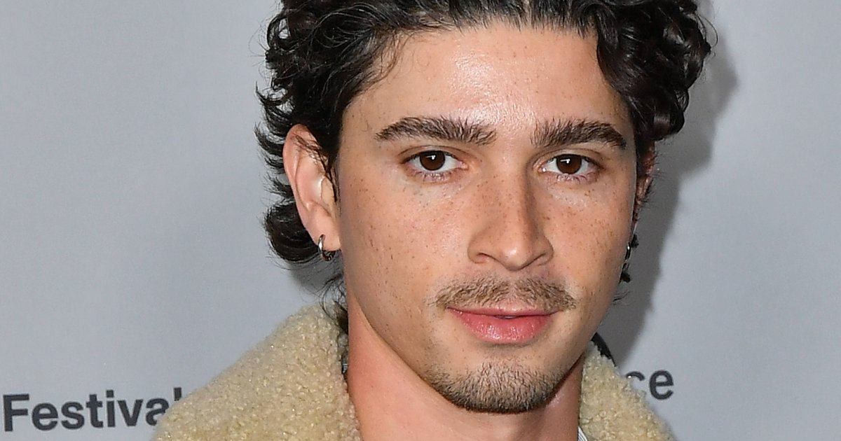 Queere-Sichtbarkeit-steigt-Isaac-Powell-Doppel-Deb-t-in-Musikfilm-und-Serie