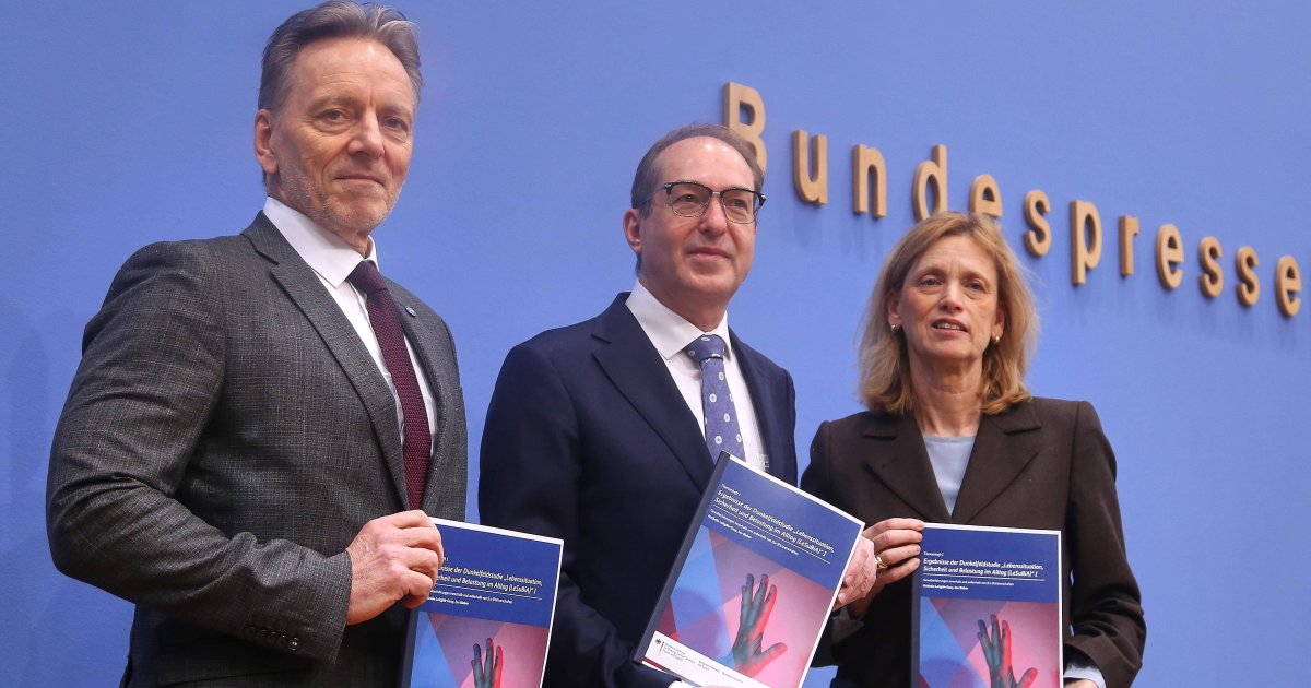 Dunkelfeldstudie-Deutschland-Queere-Community-und-Frauen-sind-besonders-betroffen