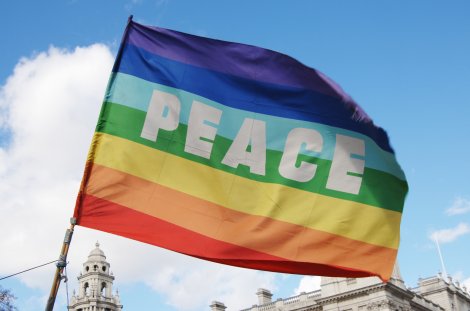 Die Peacefahne- nicht mit der Regenbogenfahne zu verwechseln