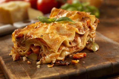 Kürbis-Lasagne mit Salbei und veganem Ricotta // © lauripatterson