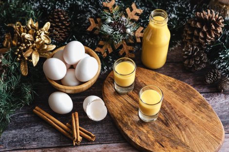 Hibiskus Panna Cotta mit Limette und Glitzer // © marcos elihu castillo ramirez.