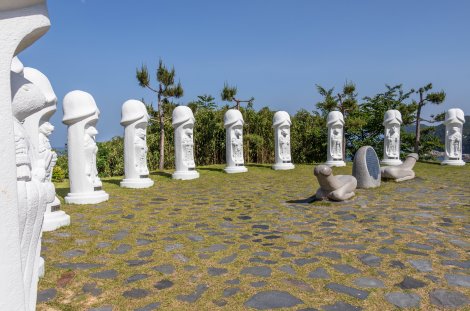 Phallus-Denkmal im Haesindang-Park, Südkorea 