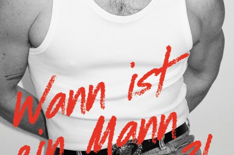 Buchcover von Ricardo Simonettis ‚Wann ist ein Mann ein Mann?!‘ mit Schwarz-Weiß-Fotografie eines Oberkörpers im Tanktop und roter Titelgestaltung.