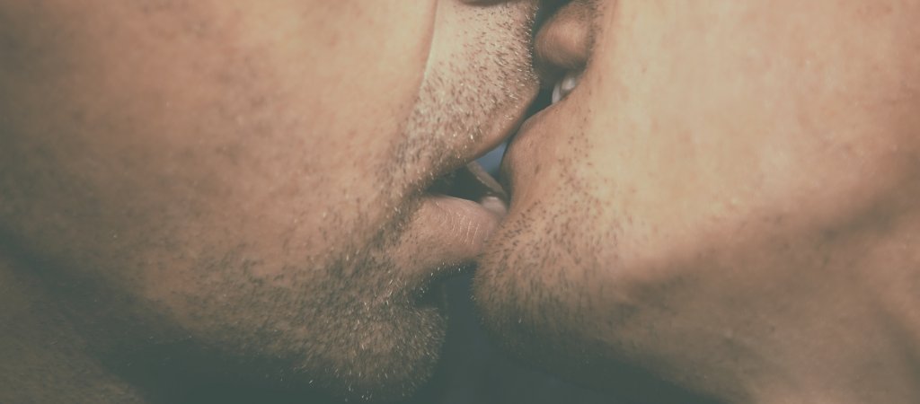 Homosexuelle Küsse sind anscheinend jugendgefährdend
