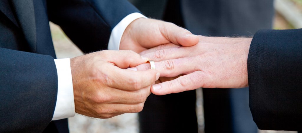 Gesetz will sexuelle Orientierung im Ehevertrag festhalten